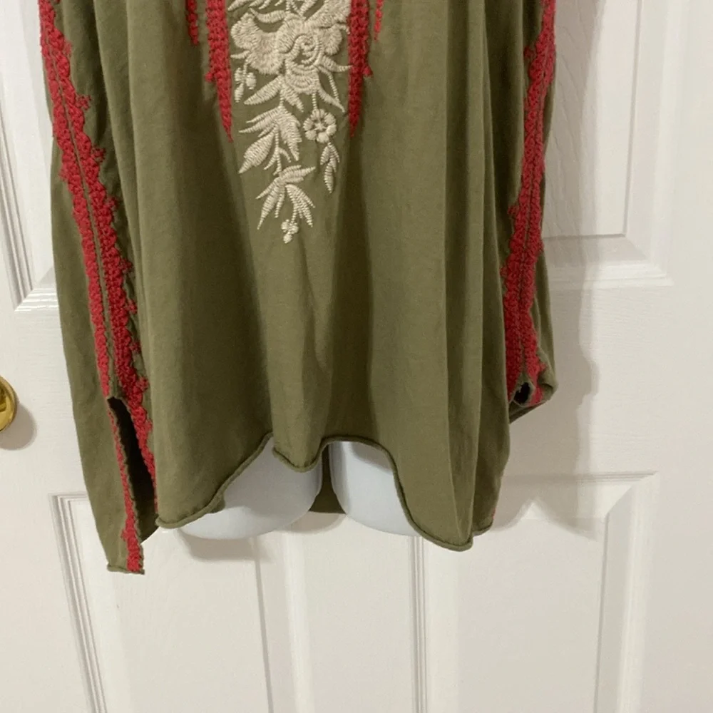 Johnny Was Embroidered Short Sleeve Blouse - Picture 4 of 7